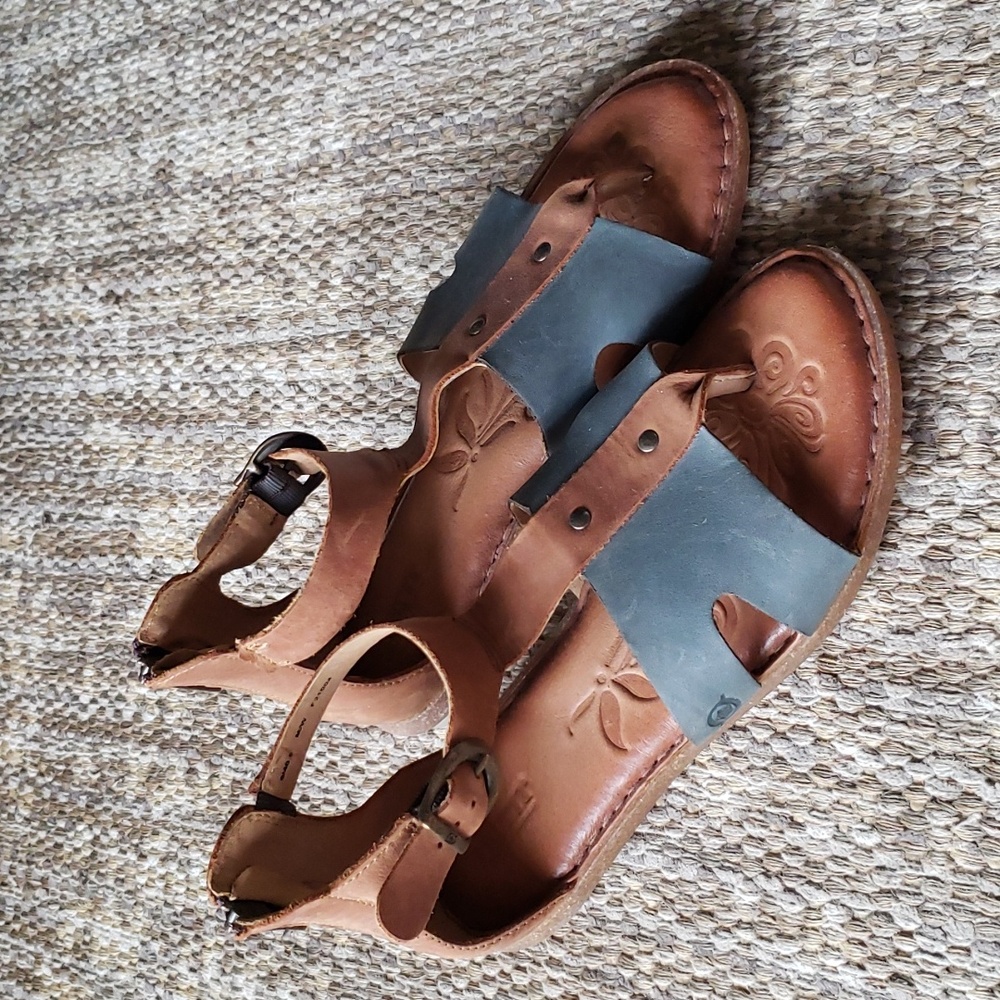 Born sandals